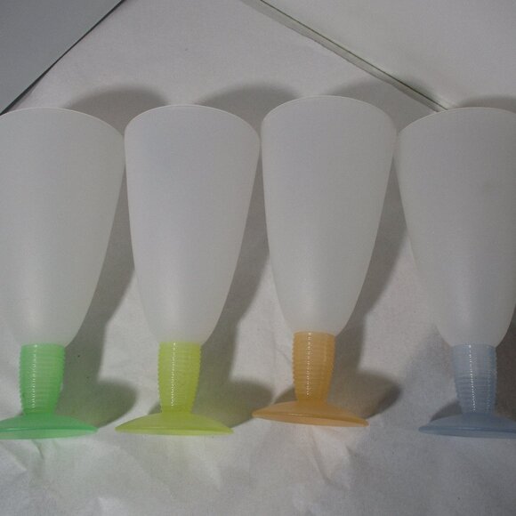Tupperware Tall Plastic Parfait Goblets Cups Dessert Ice Cream Glasses - Picture 5 of 7